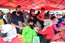 SMAN 2 Siak Hulu bersama dengan Pemprov Riau Menggelar Vaksinasi Covid 19 Secara masal
